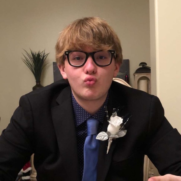 Meet your Posher, Chris - Picture 1 of 1